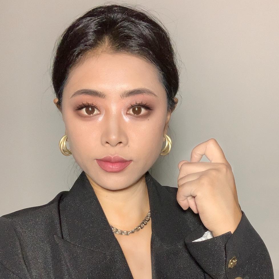 是莉莉吖