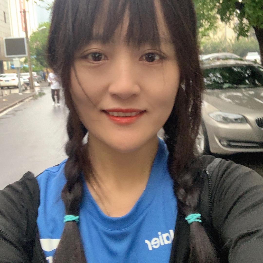 玲小玲爱跑步
