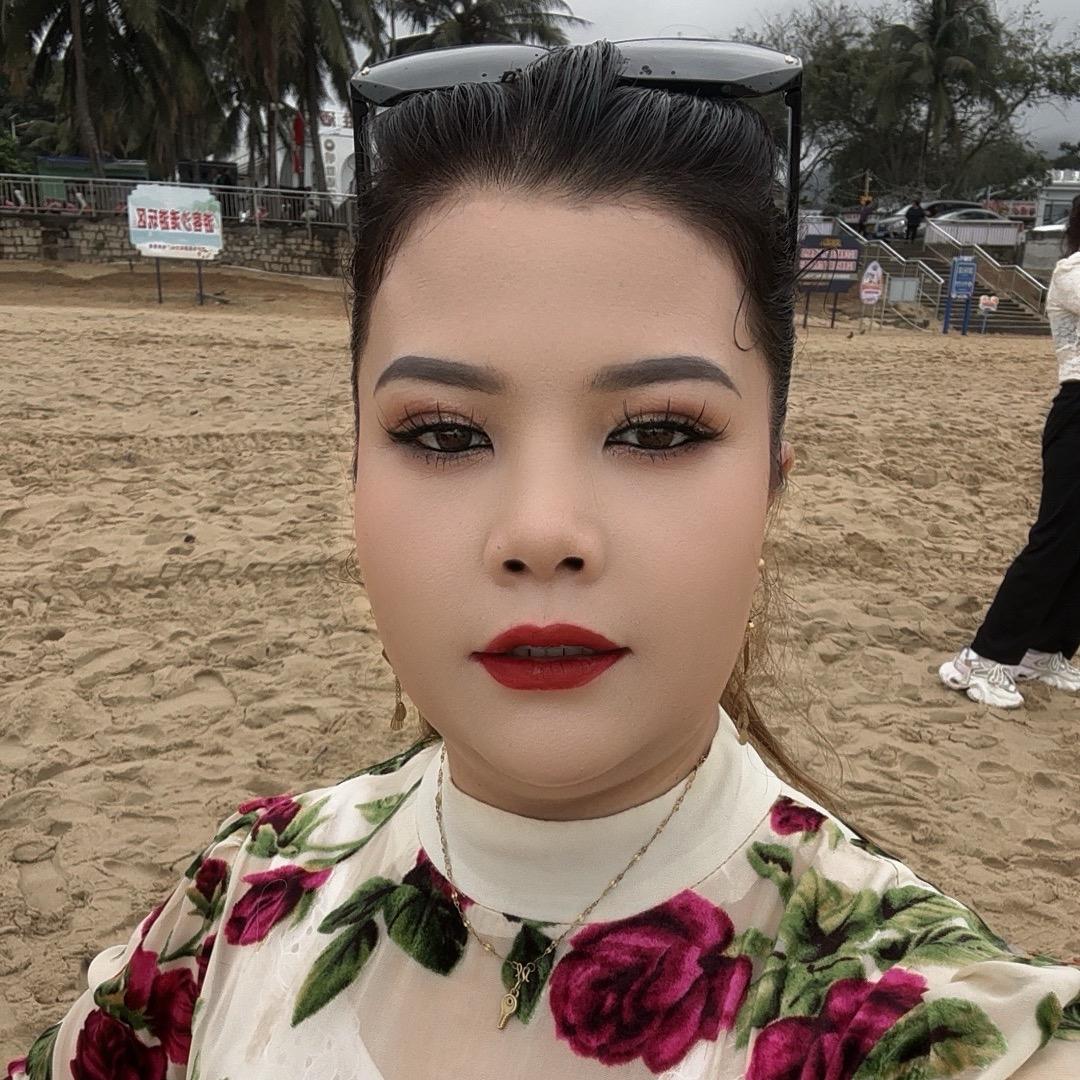 阿依努尔
