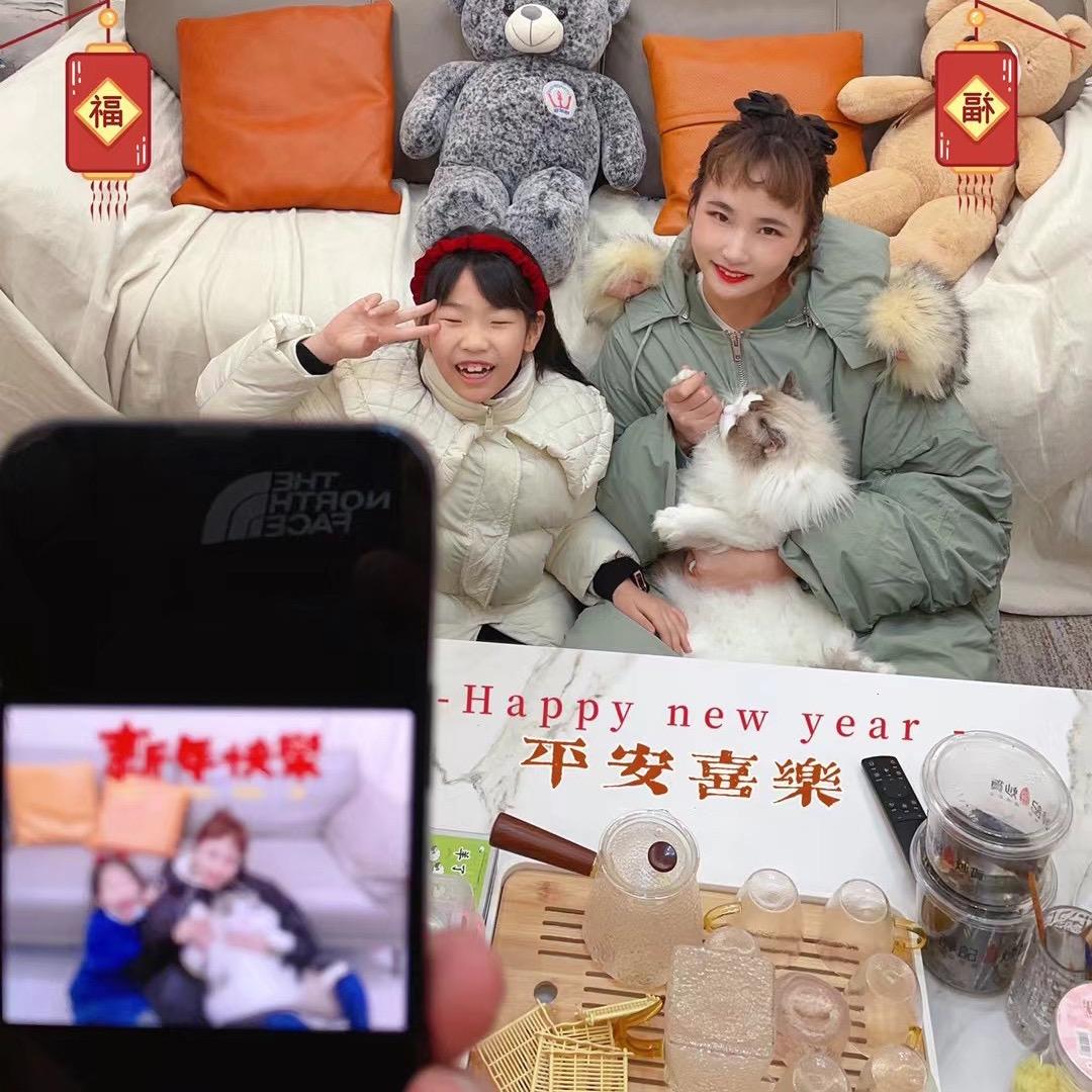 一家四口👨👩👧🐱