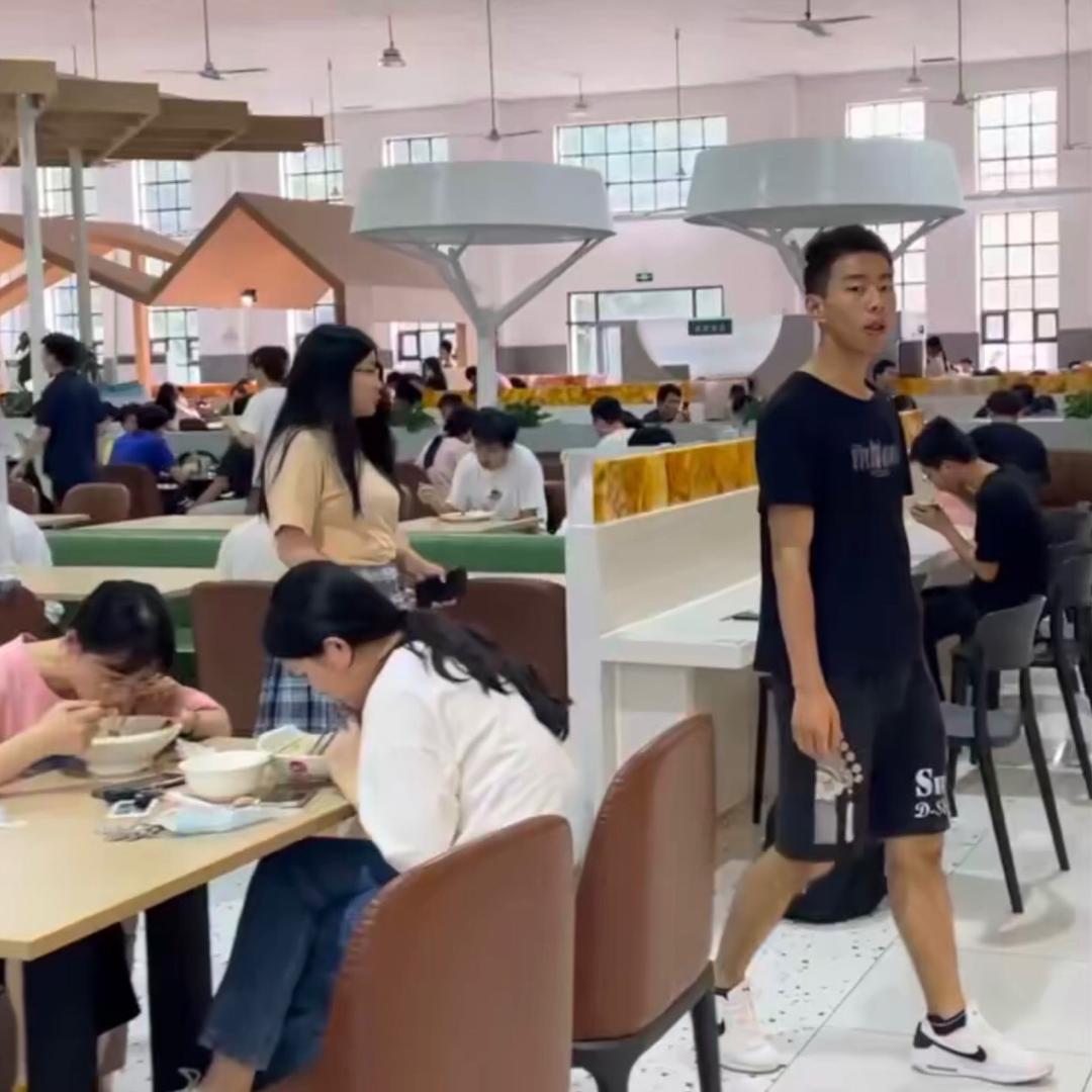 高校食堂餐饮老孙