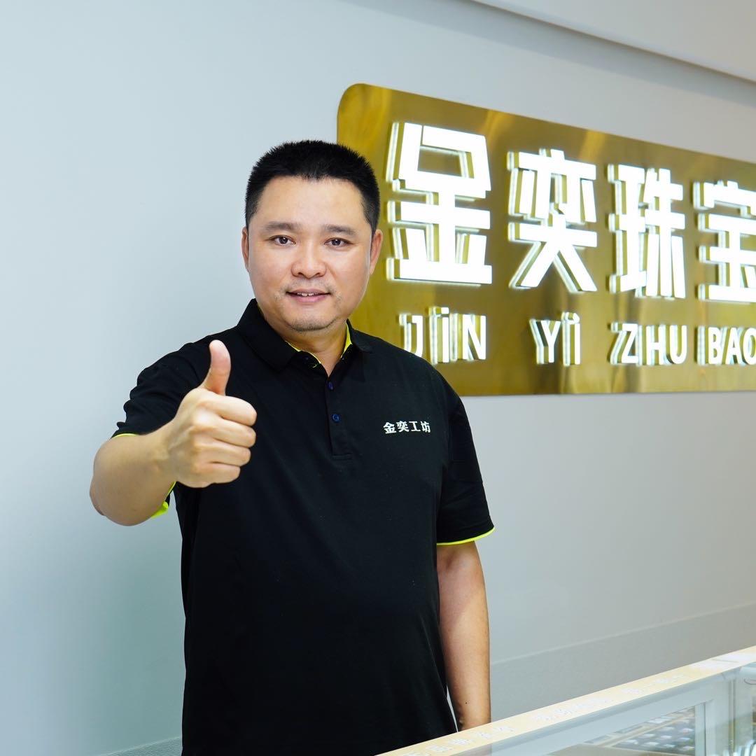 100万开金店的老秦