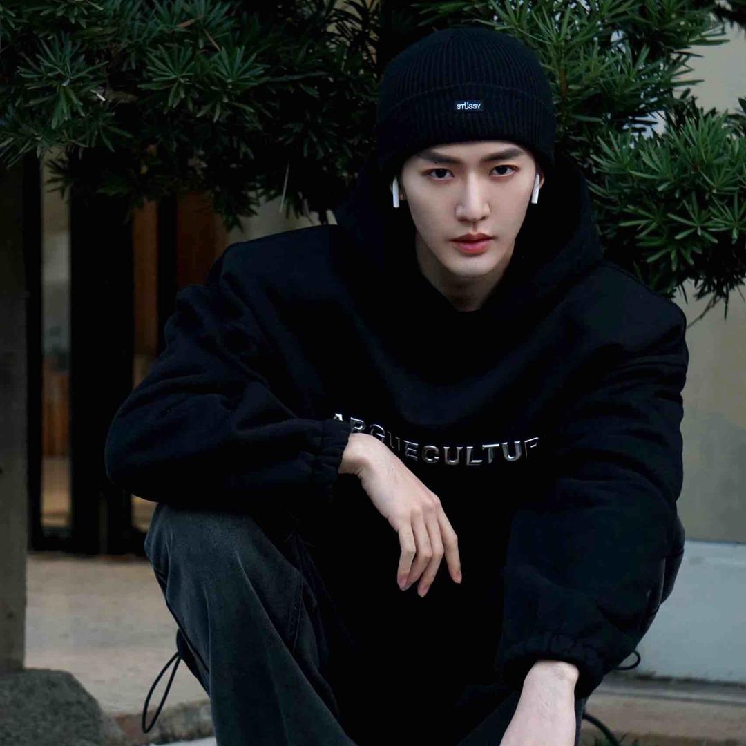 骑90岁老阿公闯红灯被抓到暴打