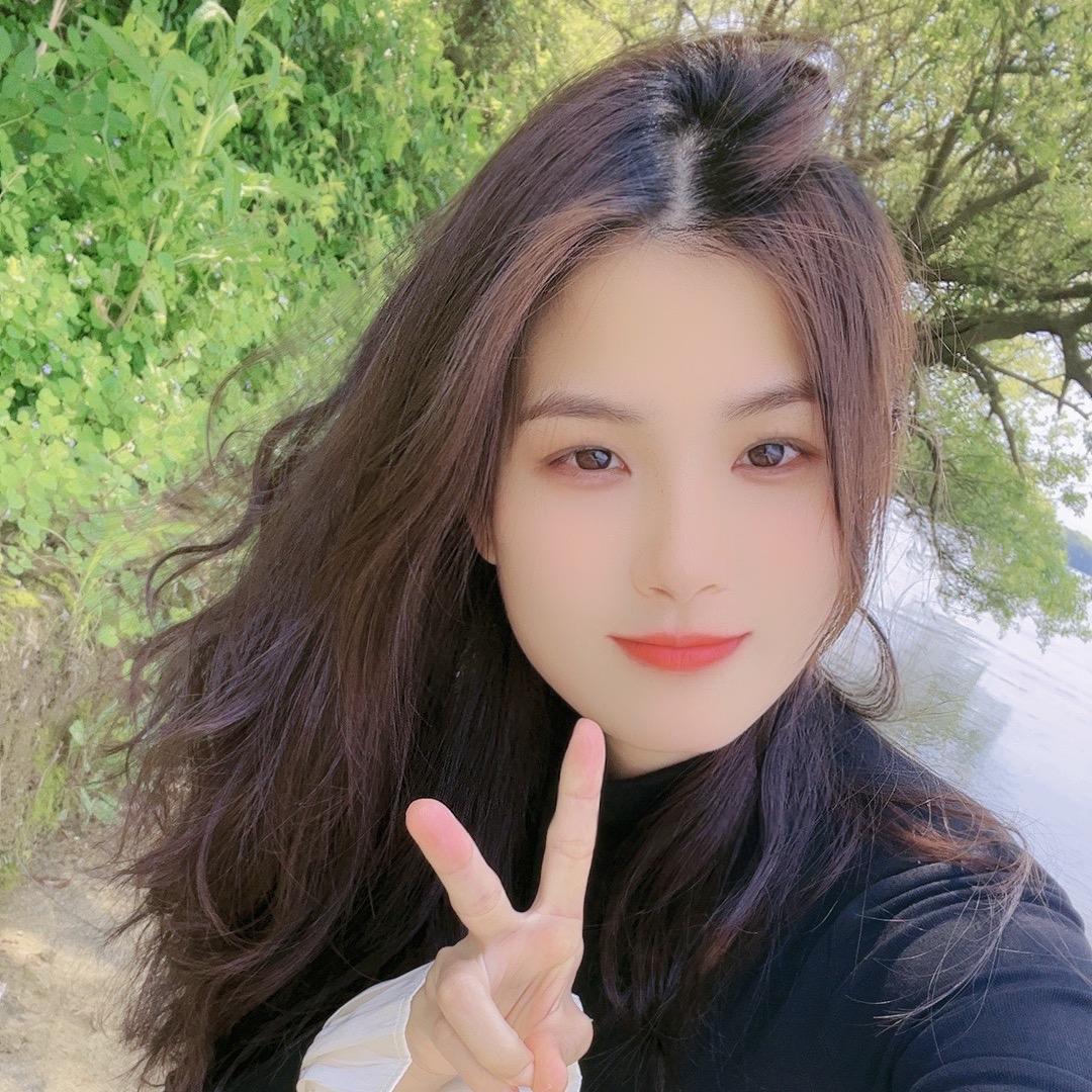 花花家居服（穿搭在橱窗）