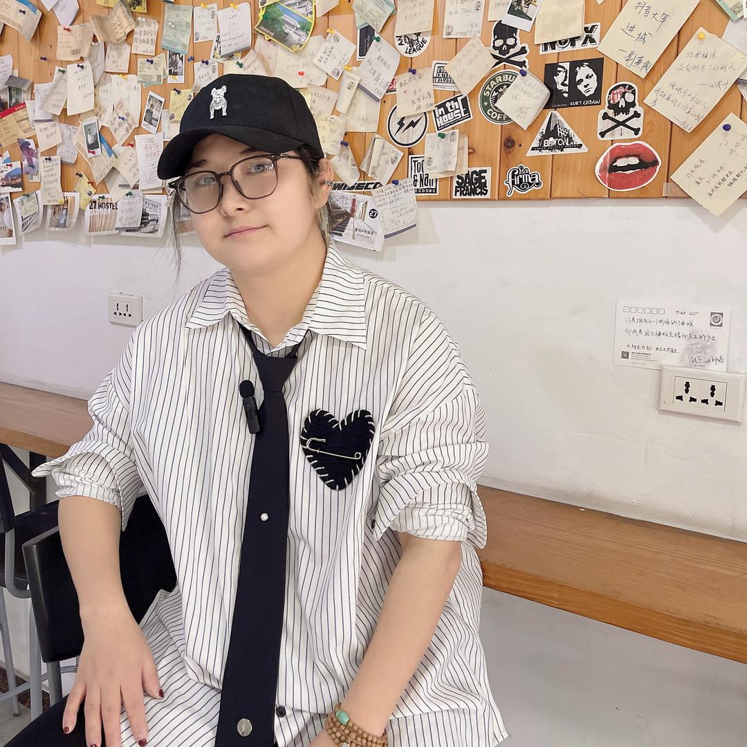 重庆27号旅舍娟子