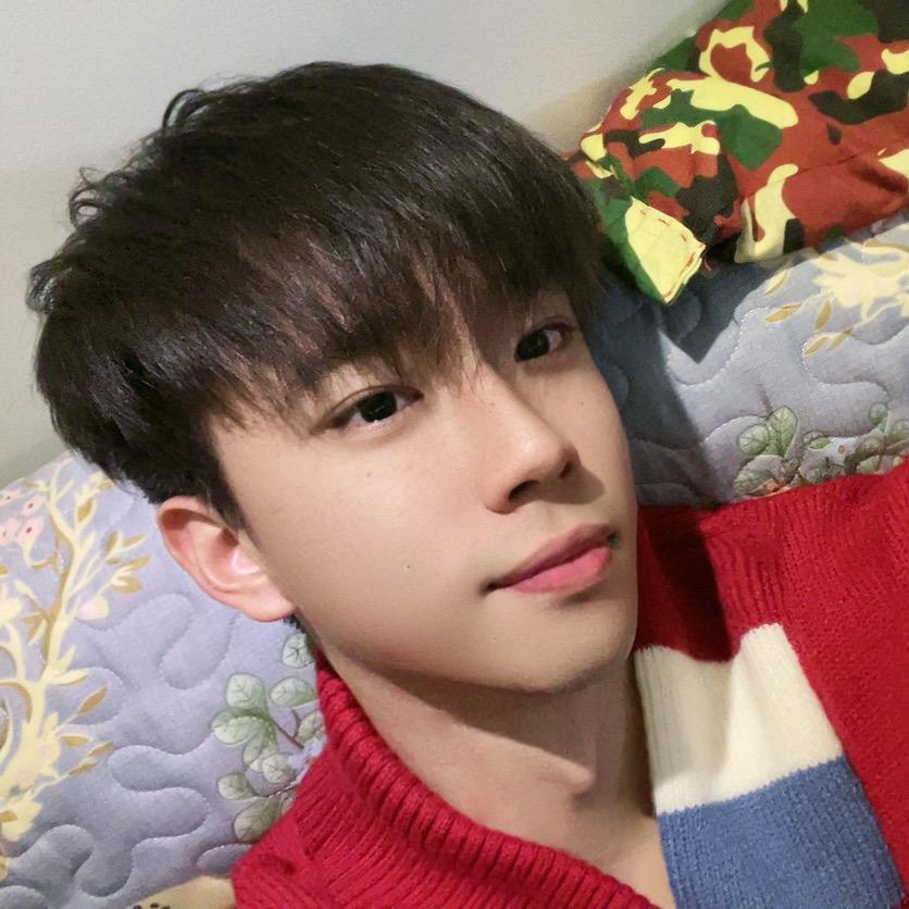 00后躺平小秦