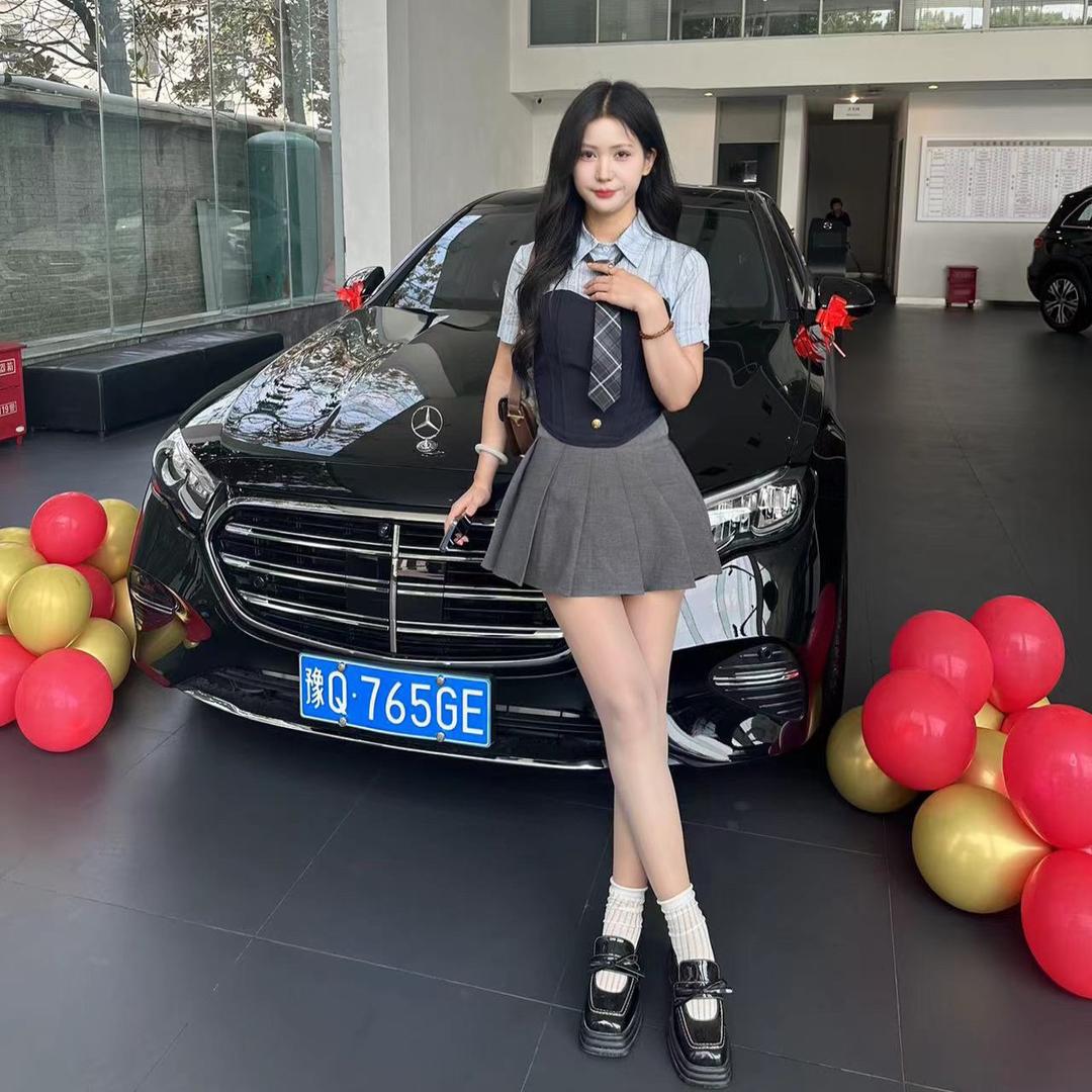 奔驰E小姐姐