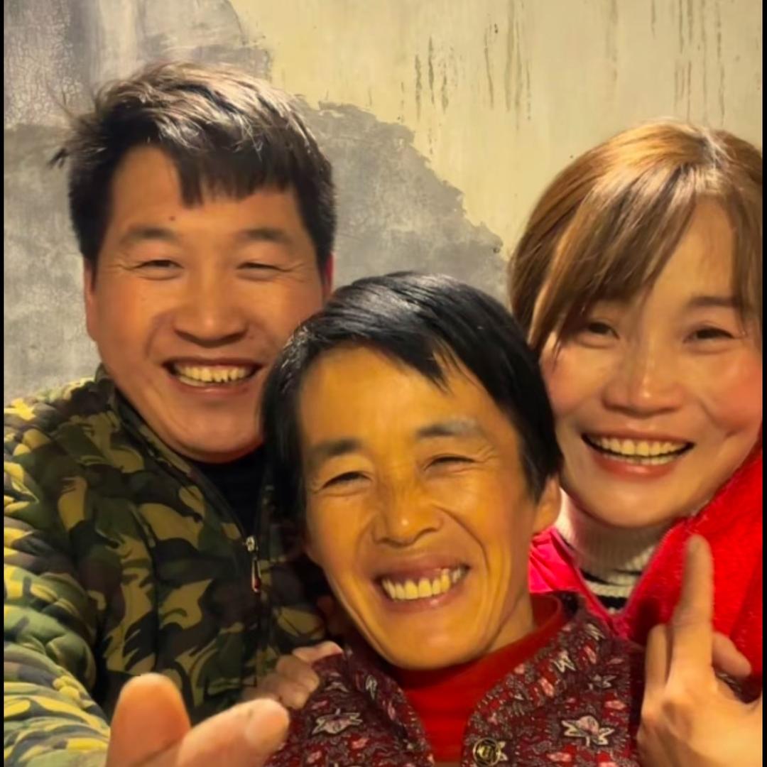 农村芳芳日常生活