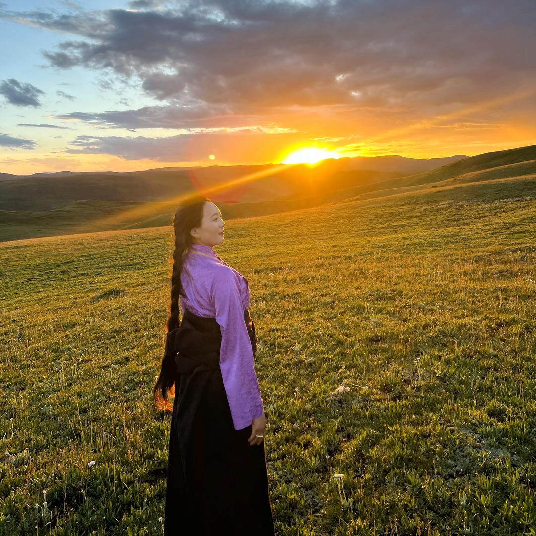 👱🏿‍♀️🍒