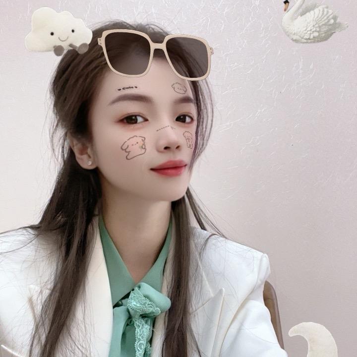 俏丽佳人