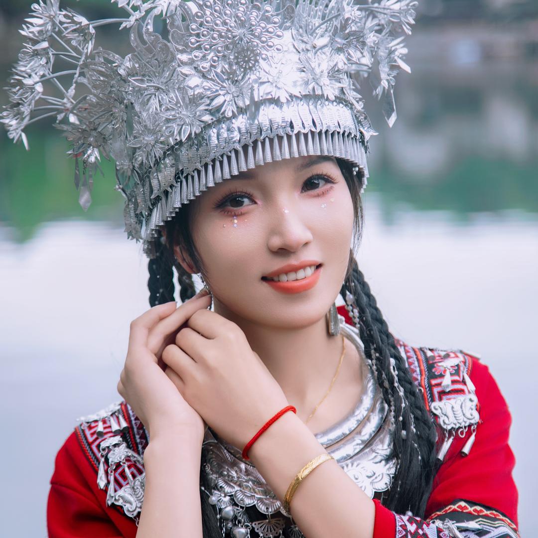 素手丿研墨