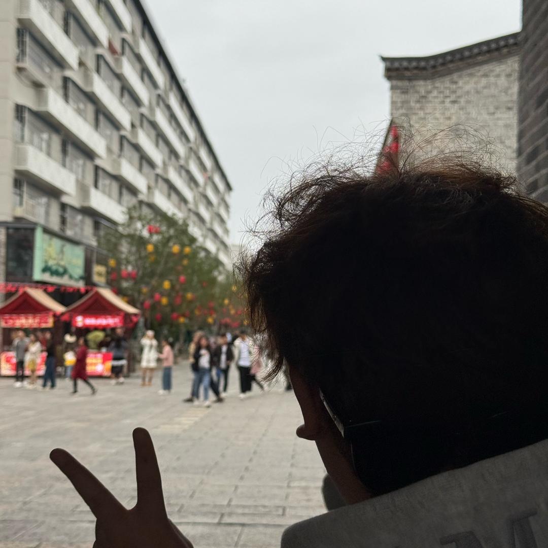 小熊踹屁股.