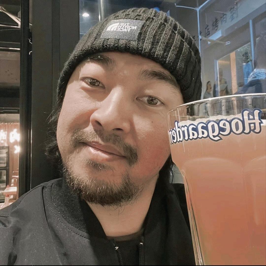 开心的黑色雪碧