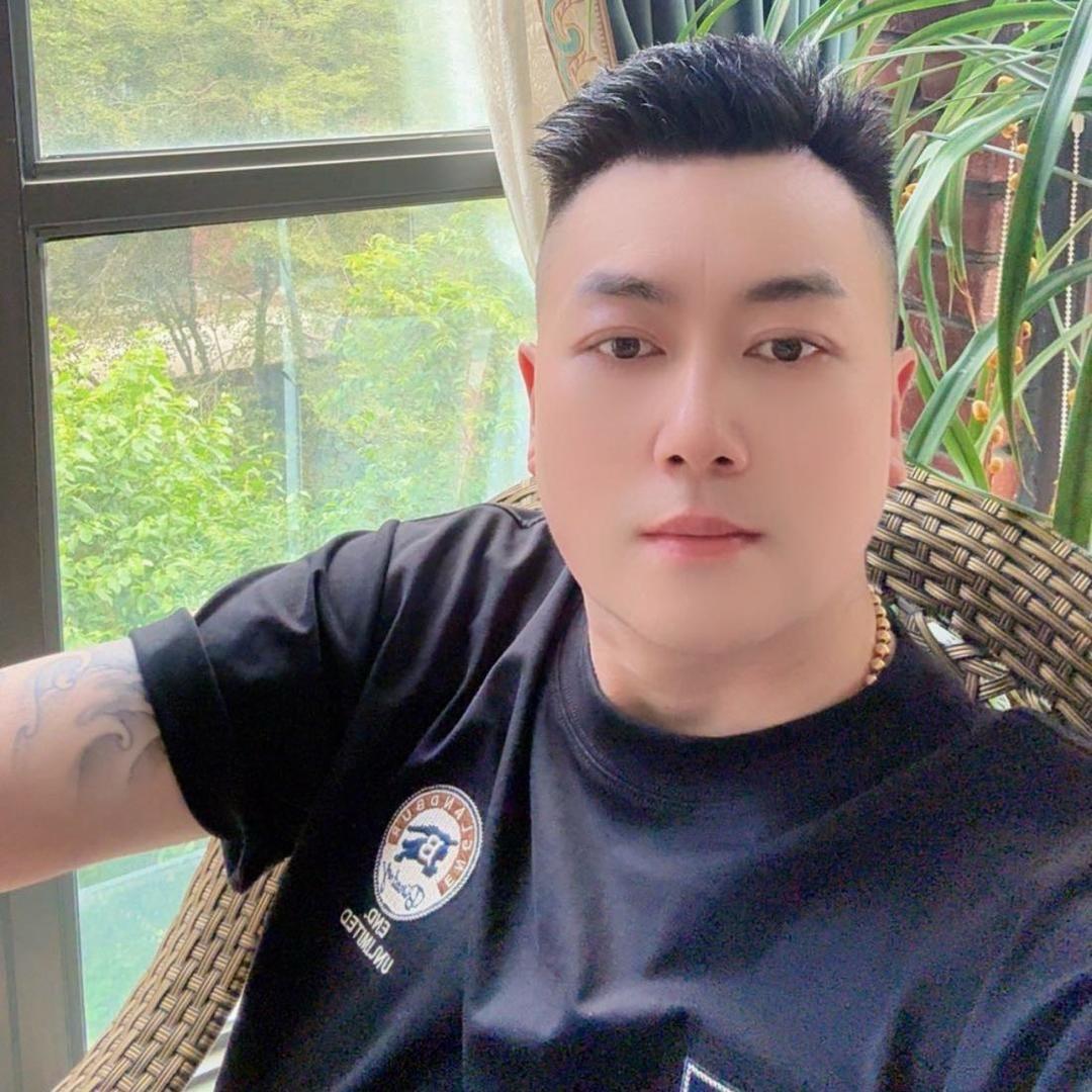 @老男孩👦汉中潮牌服装研究所💕