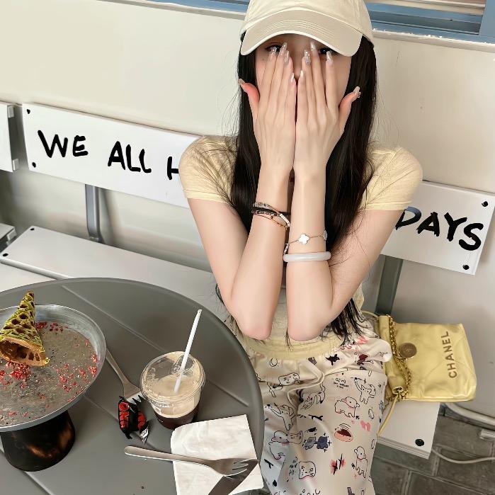 白云包包👜、