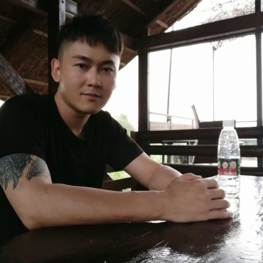 小老弟