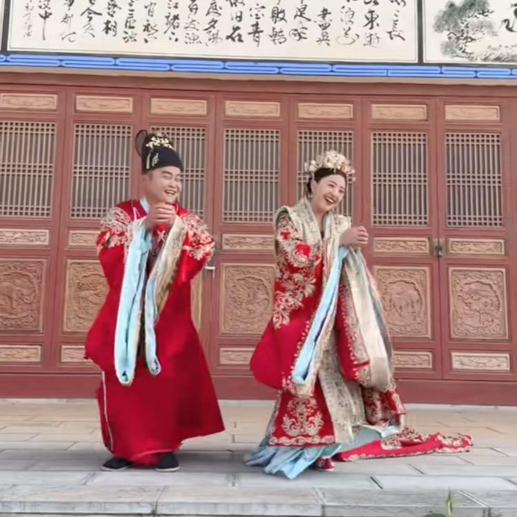 李宝宝(晓娜)美妆十万