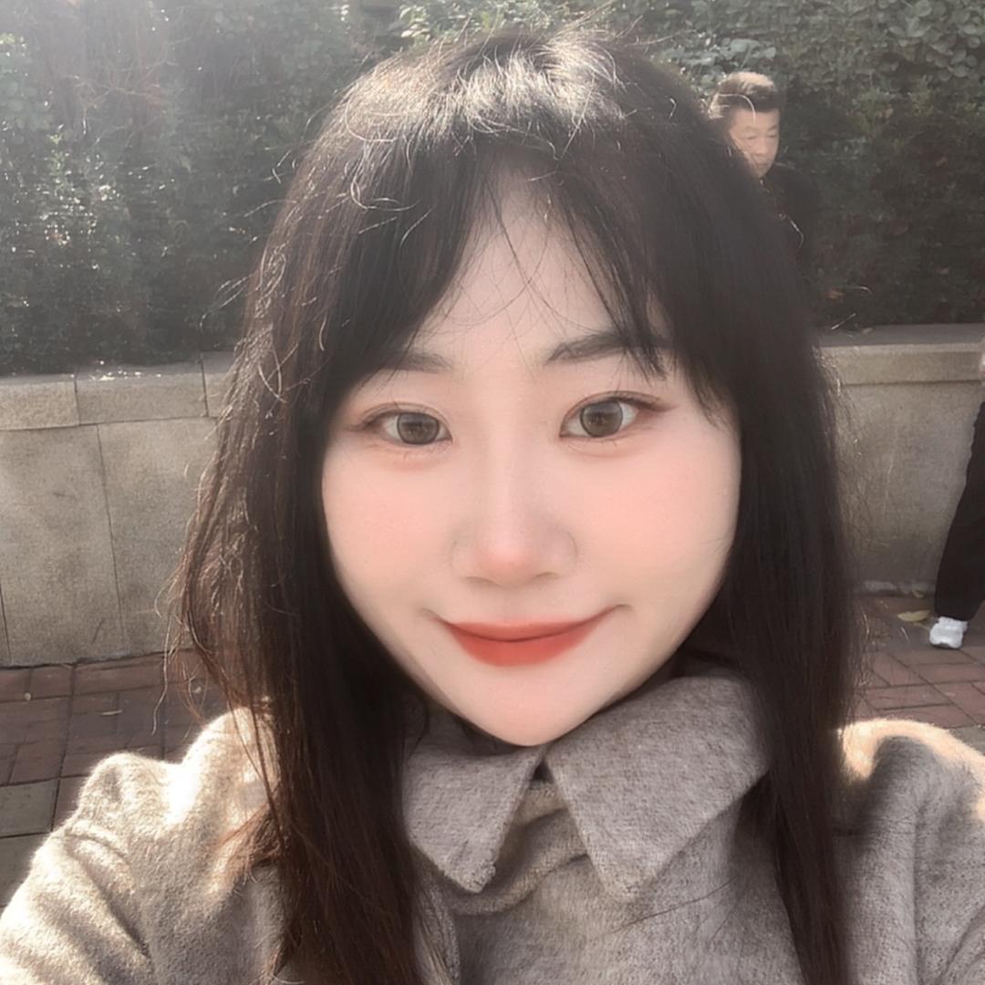 薄荷绿女孩彤宝