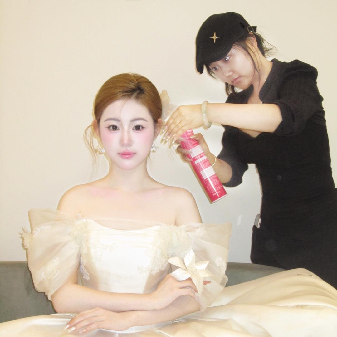 石屏化妆师慧子.