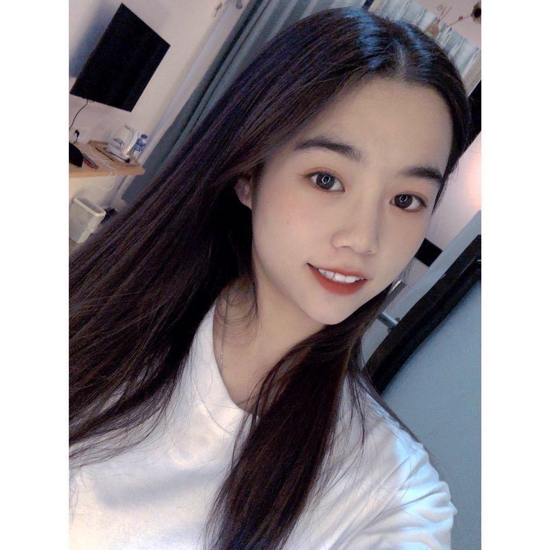 依依