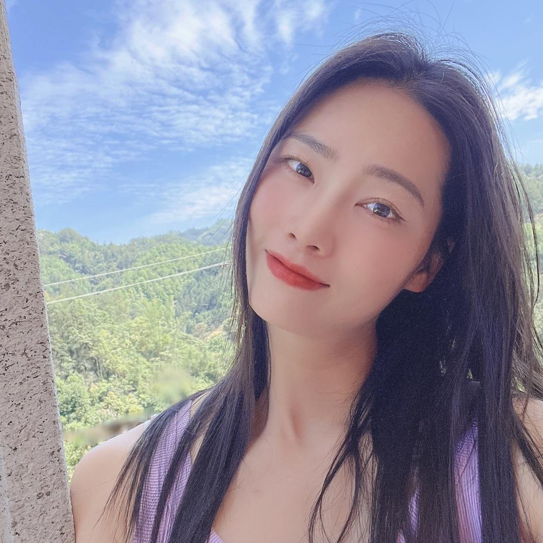小朵朵.