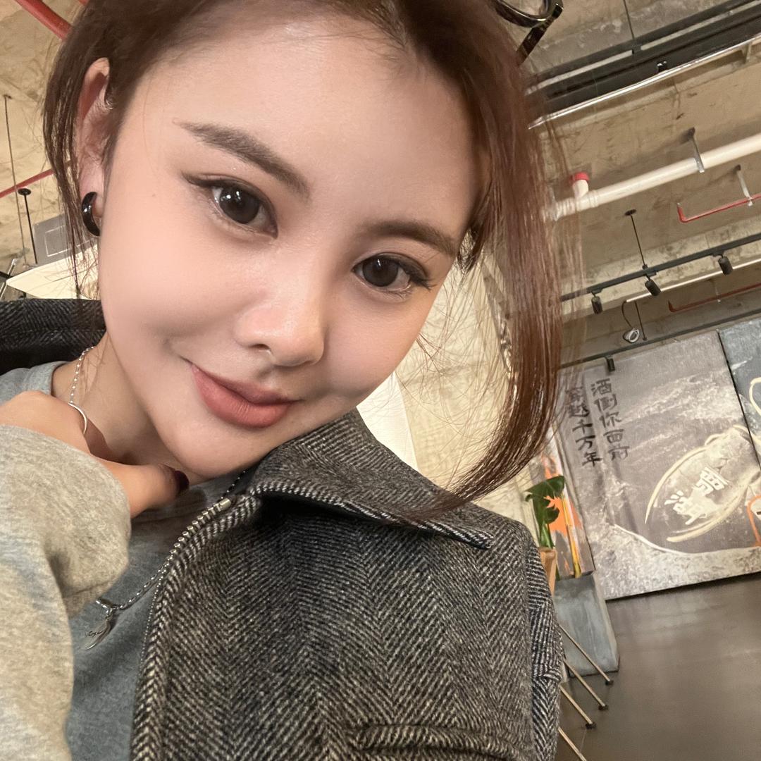 白亦韩(女装店10月1日盛大开业)