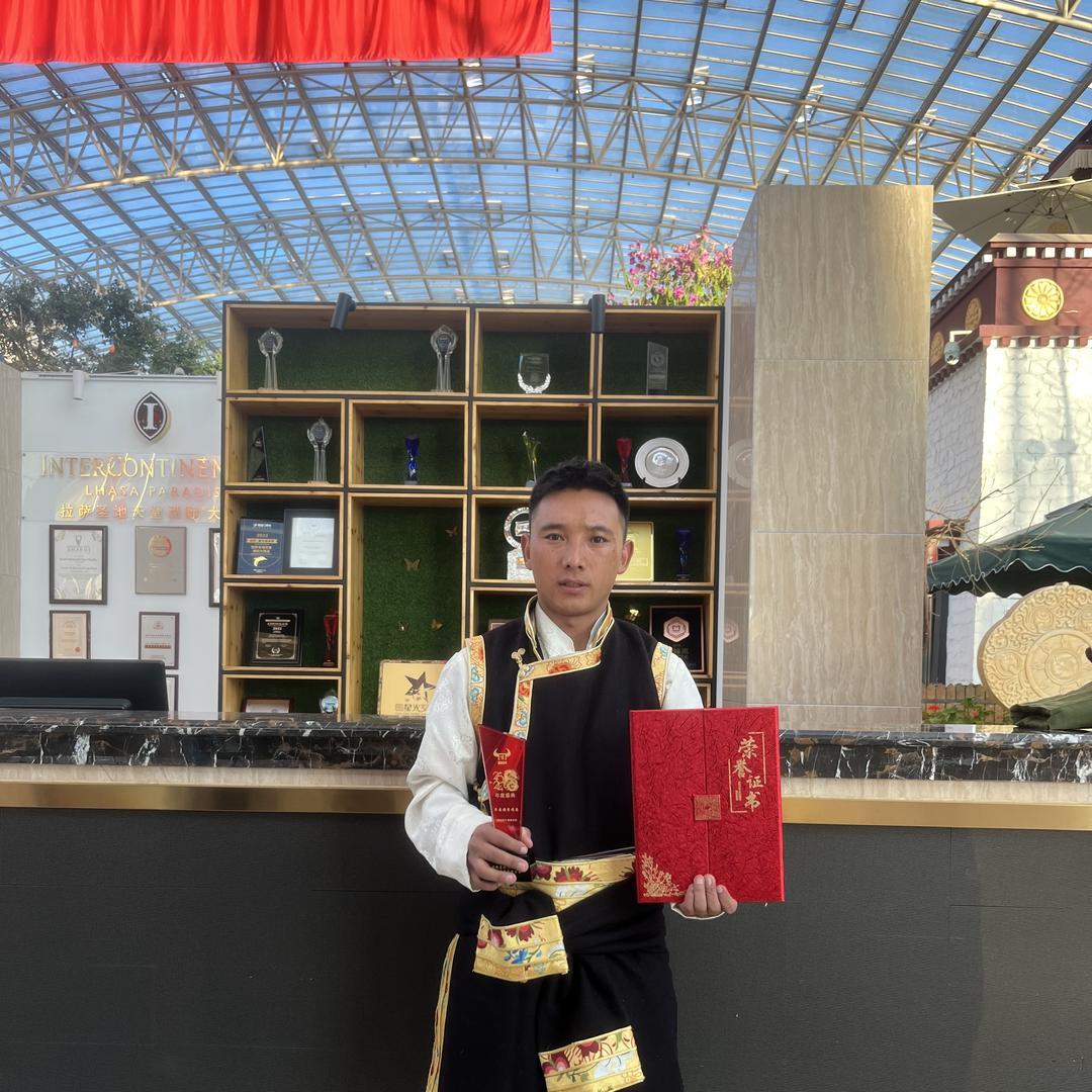 嘎玛赤列汽车销售部小号