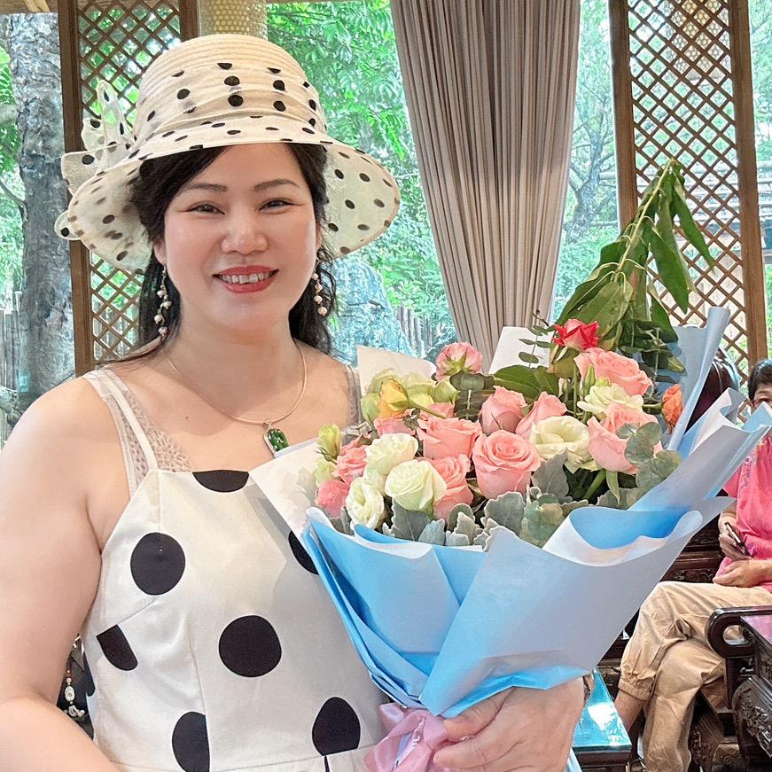 凯丽翻唱小凤姐歌曲