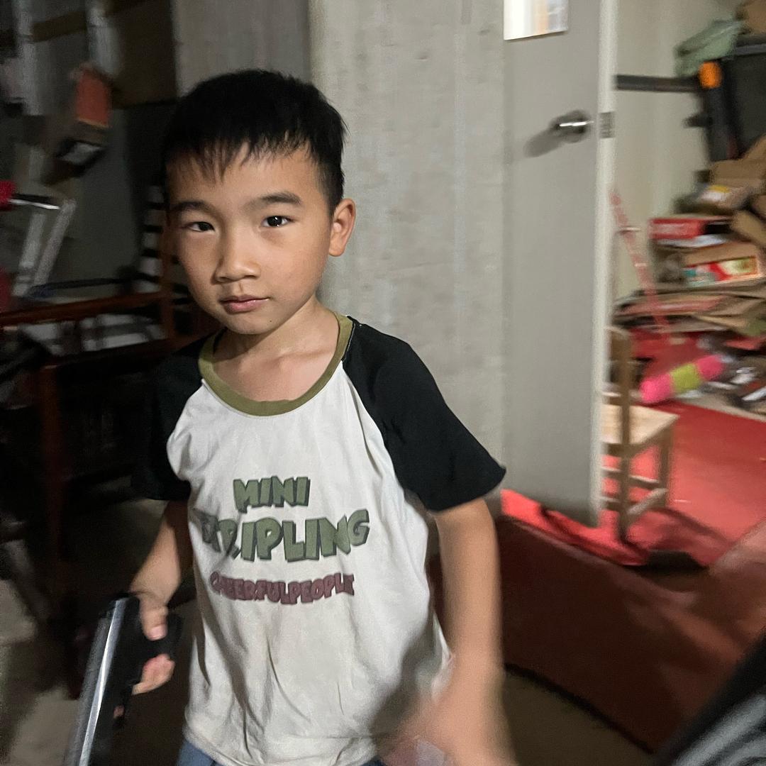莫莫