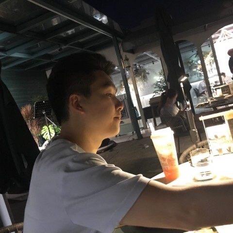 默