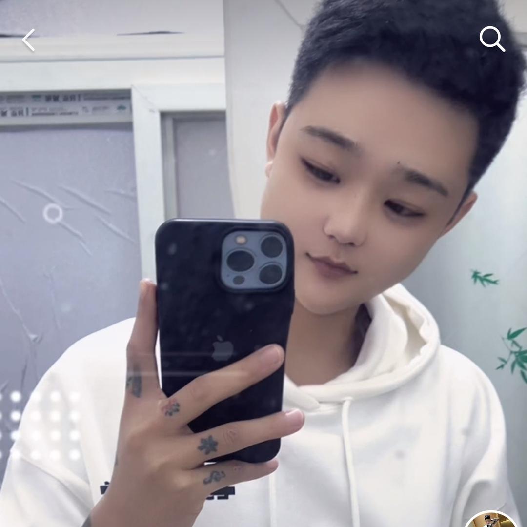 小伟哥哥