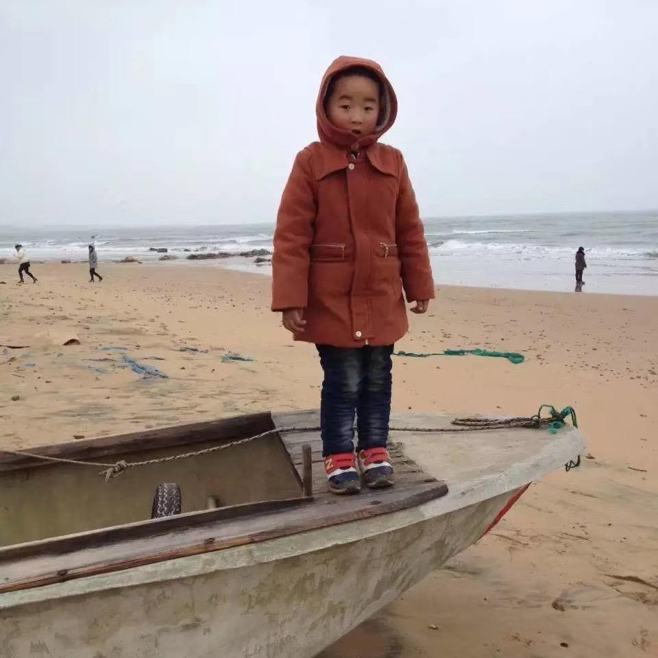 不言不语。