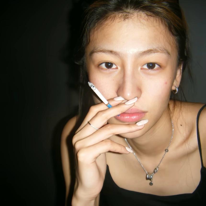 v