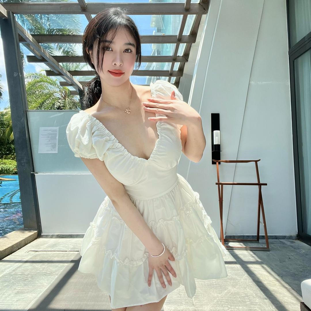 Bella_