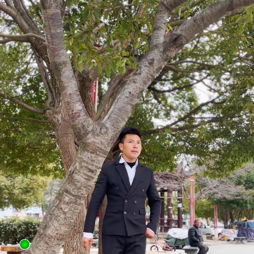 山歌新秀李群