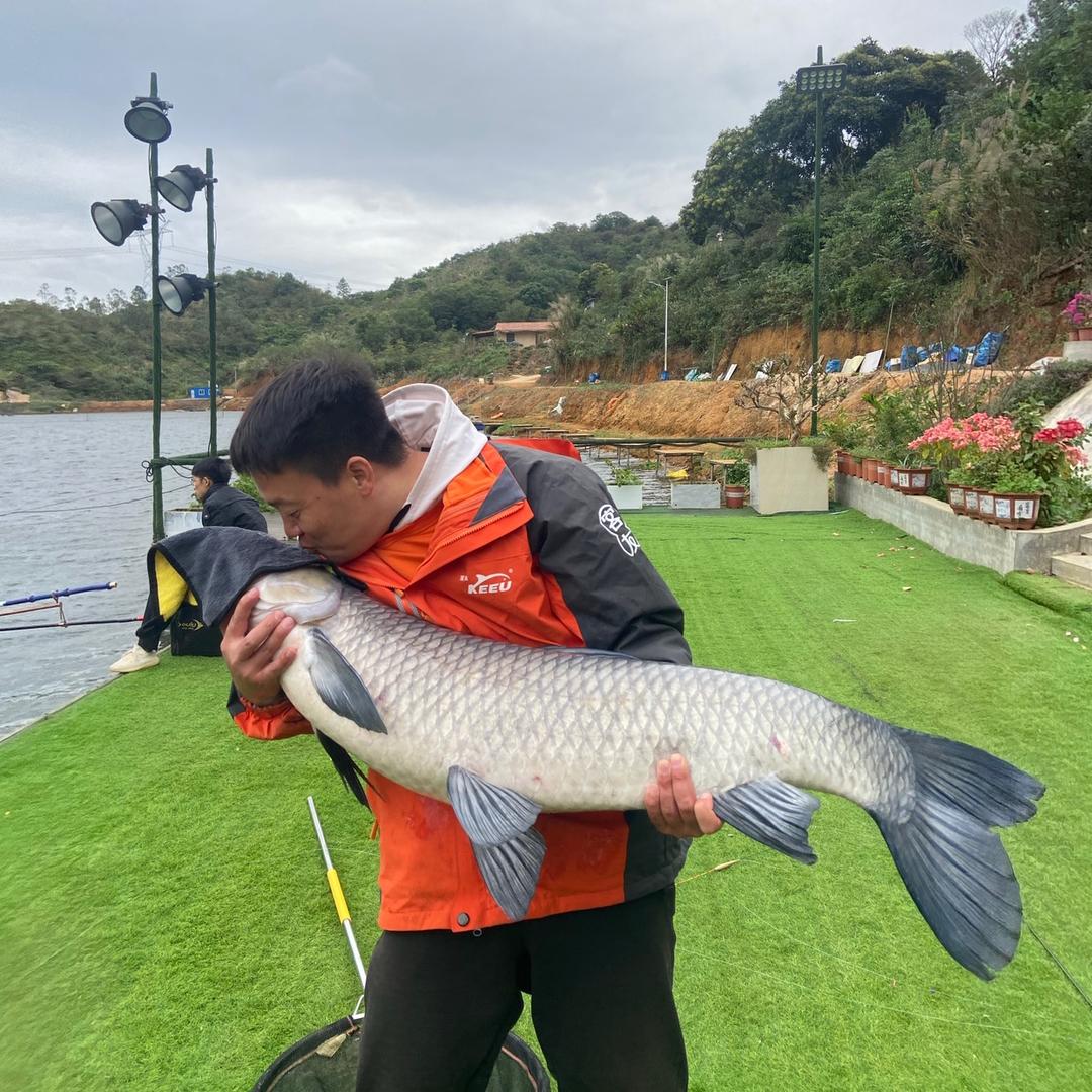 范范钓鱼🎣