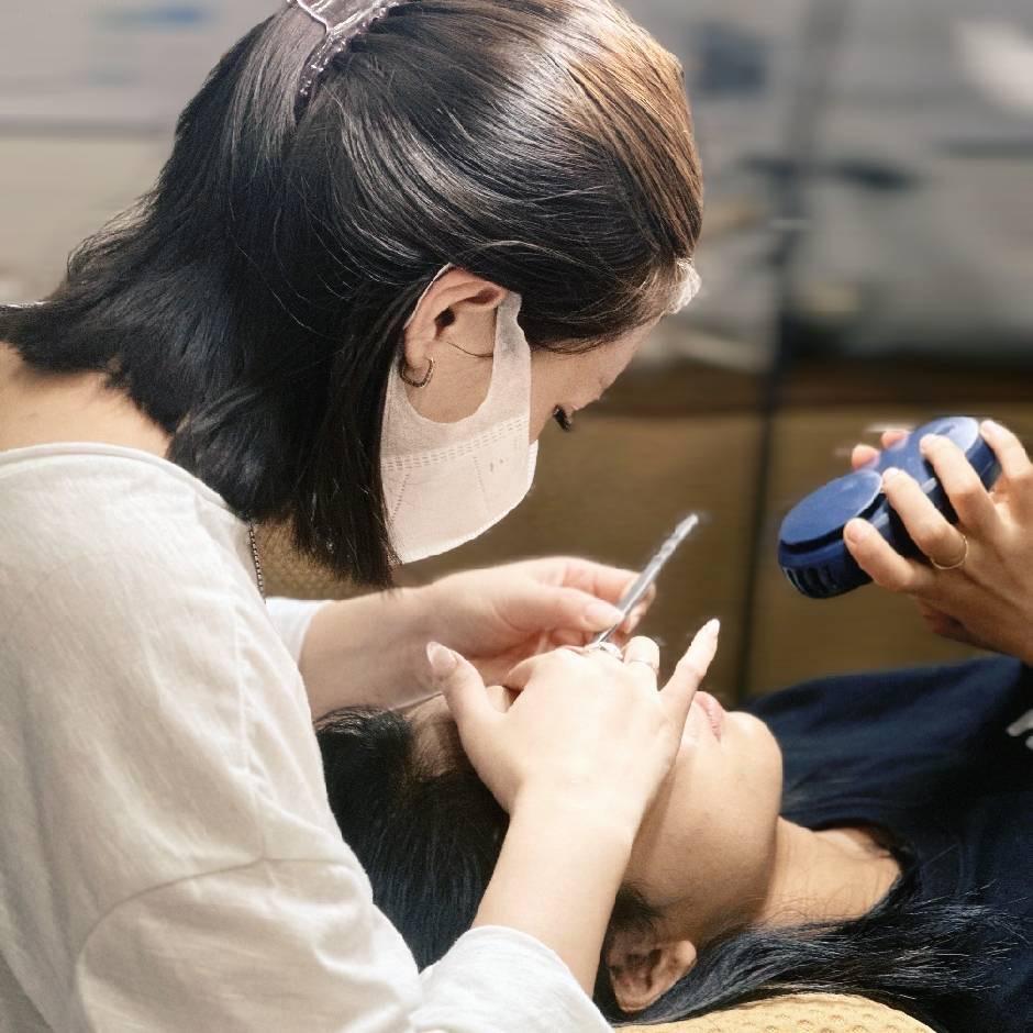 在仙降开店的小芳