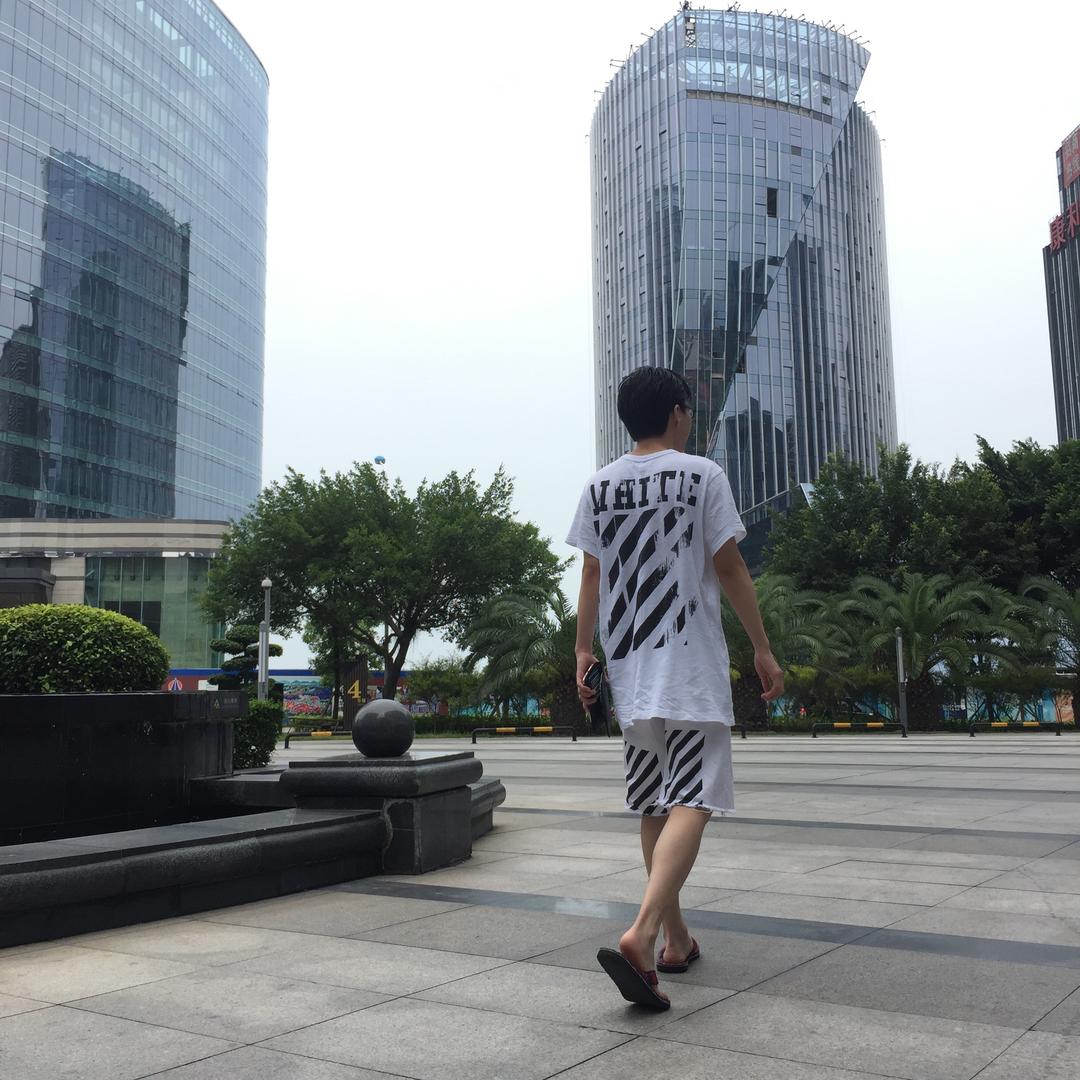 爱满仓的何同学
