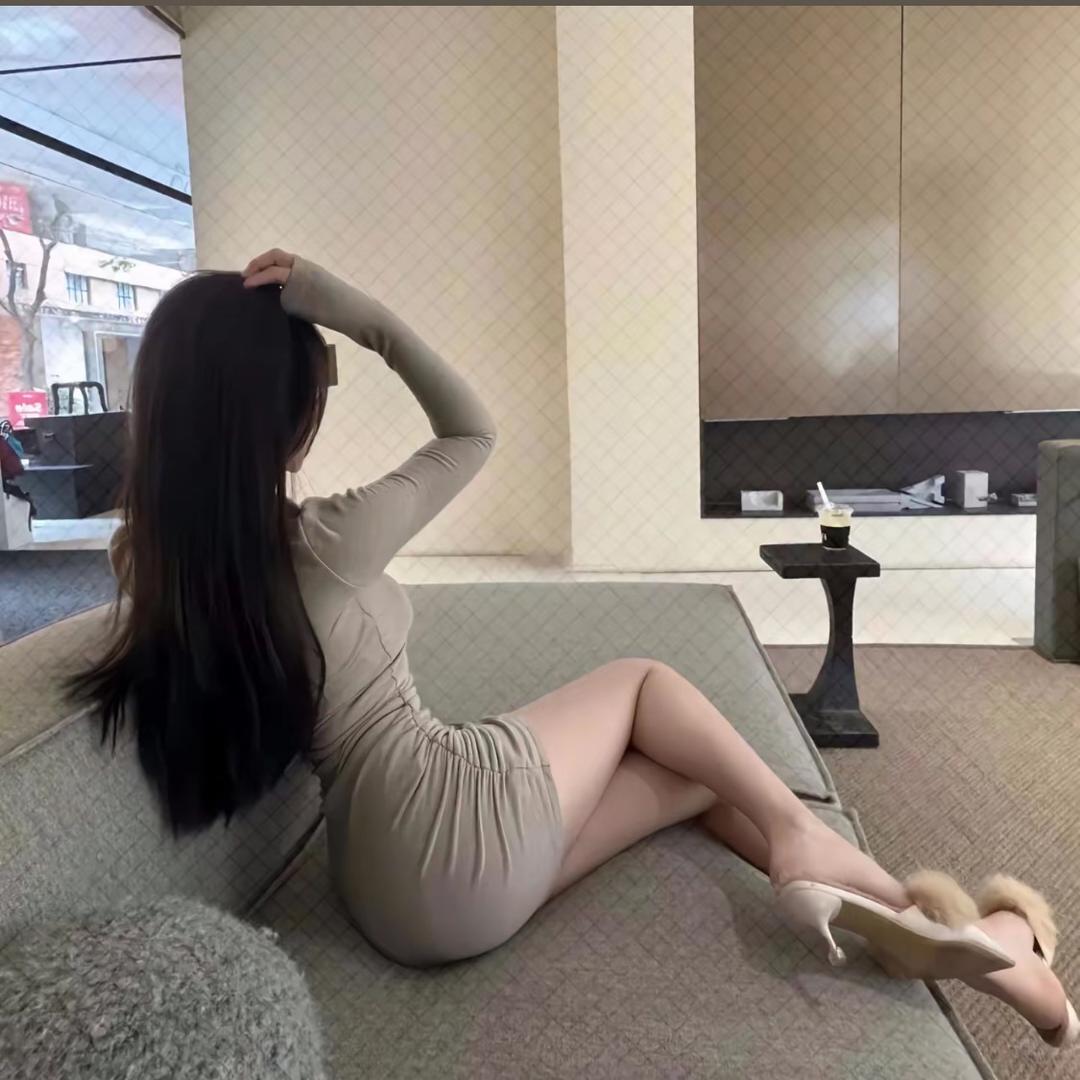 女孩怪怪的