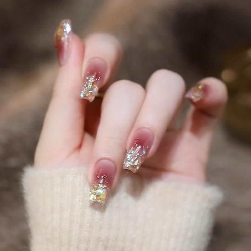 伊川县柯柯纯美容美甲店（个体工商户）