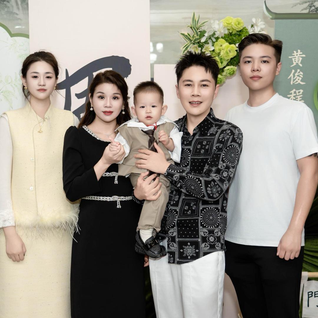 黄二妮老婆