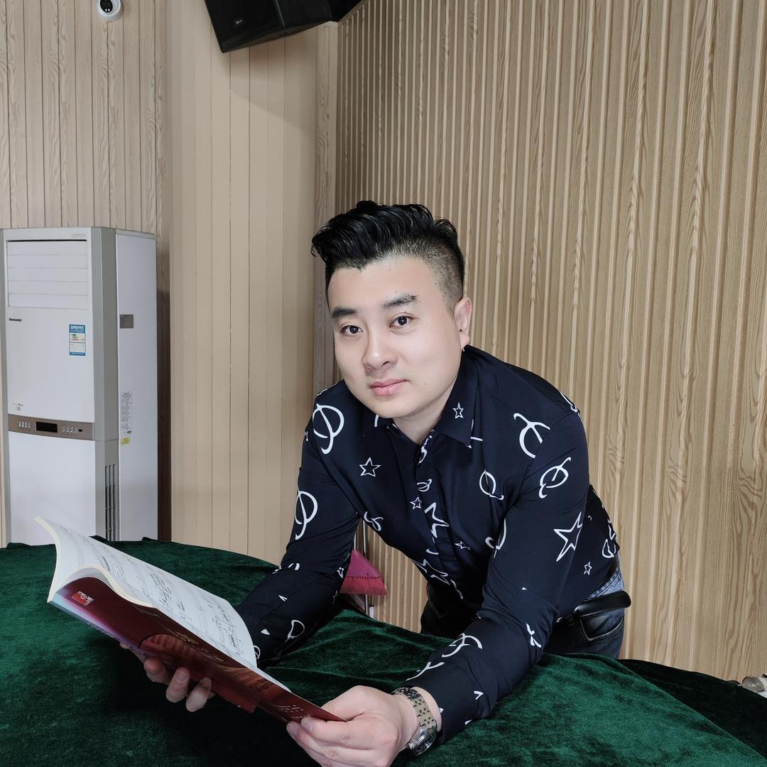 爱弹琴的清乔
