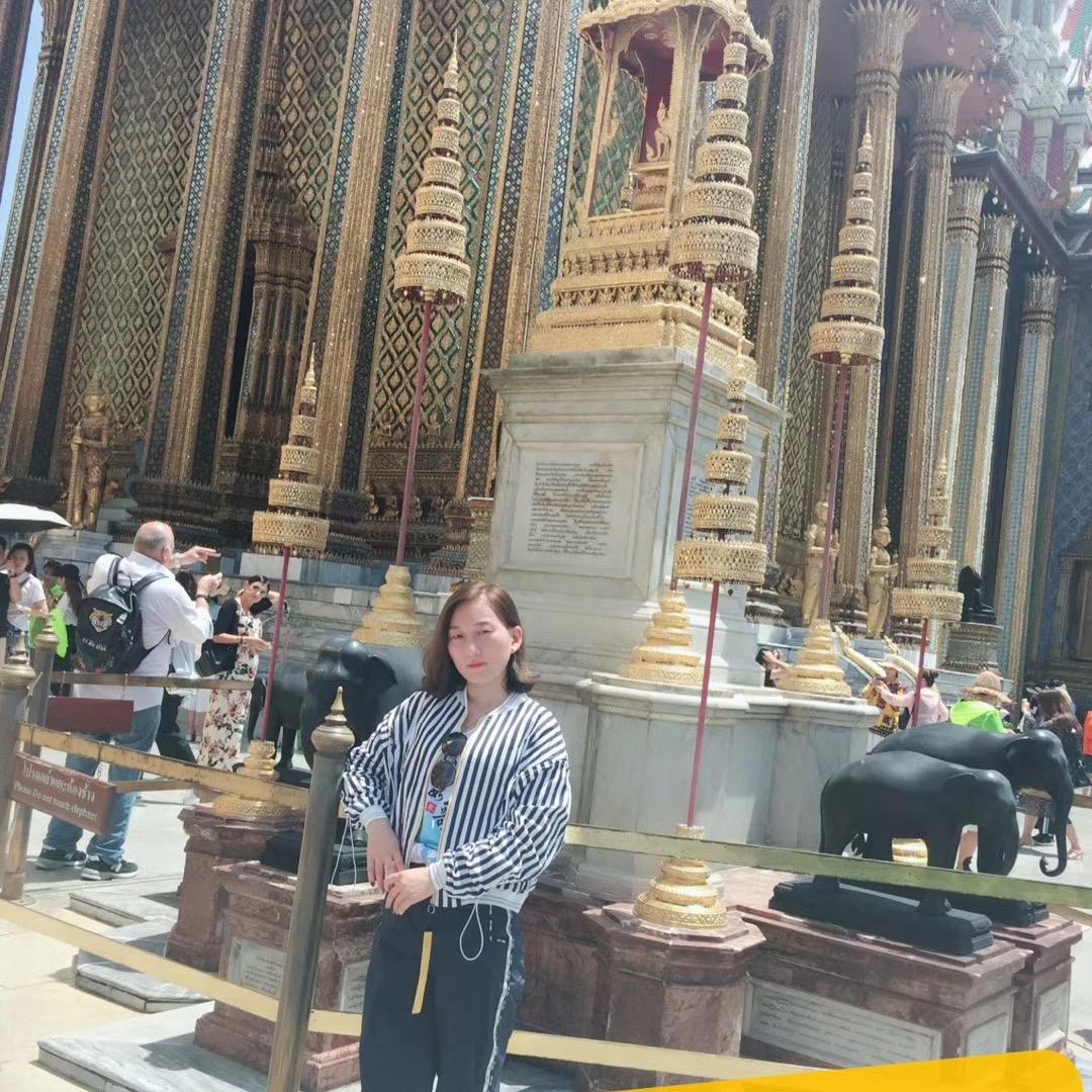 芳大妃漾迷粉底液官方