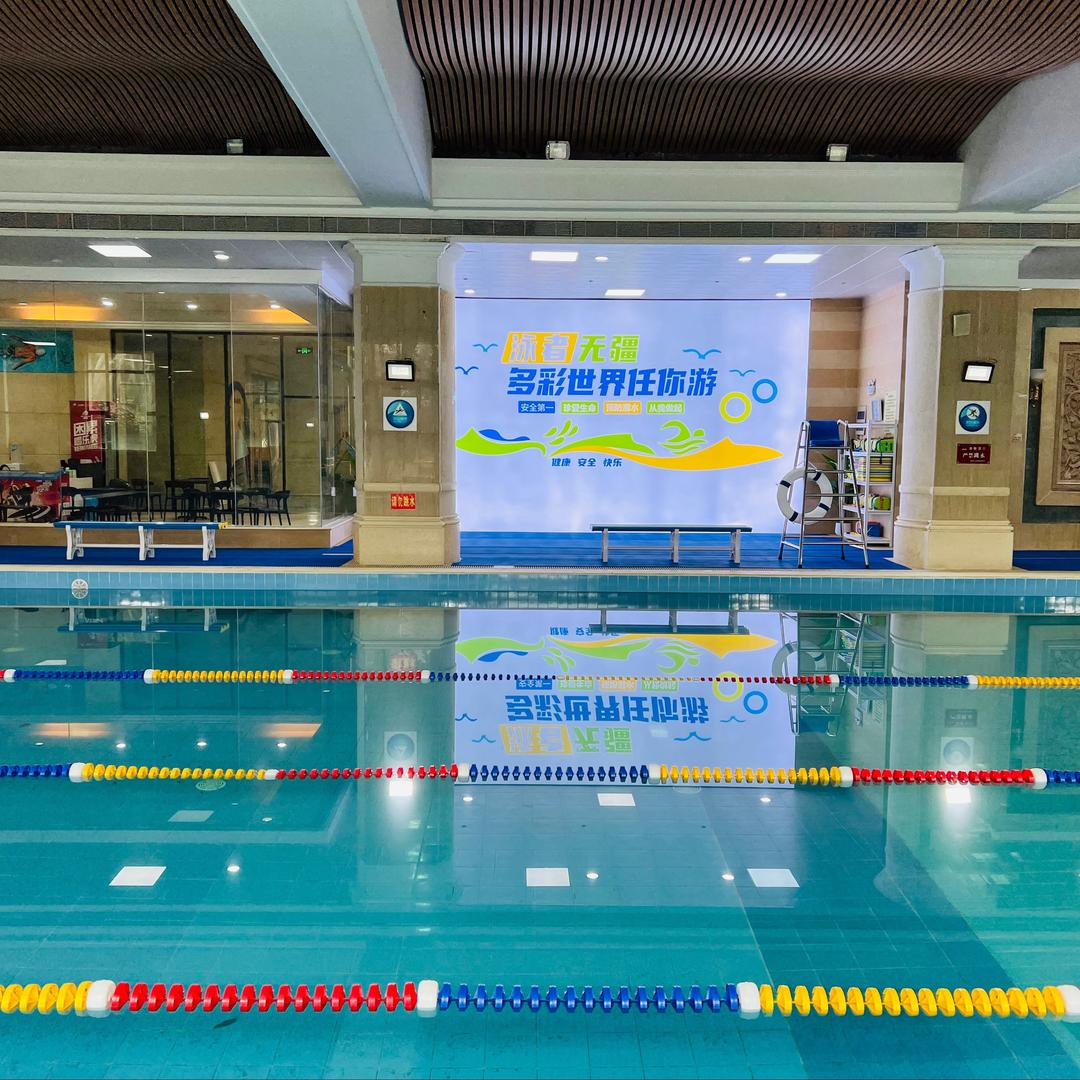 冠军游泳中心