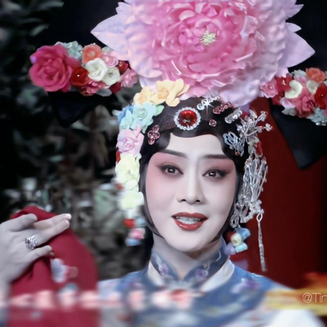 花繁秾艳想容颜