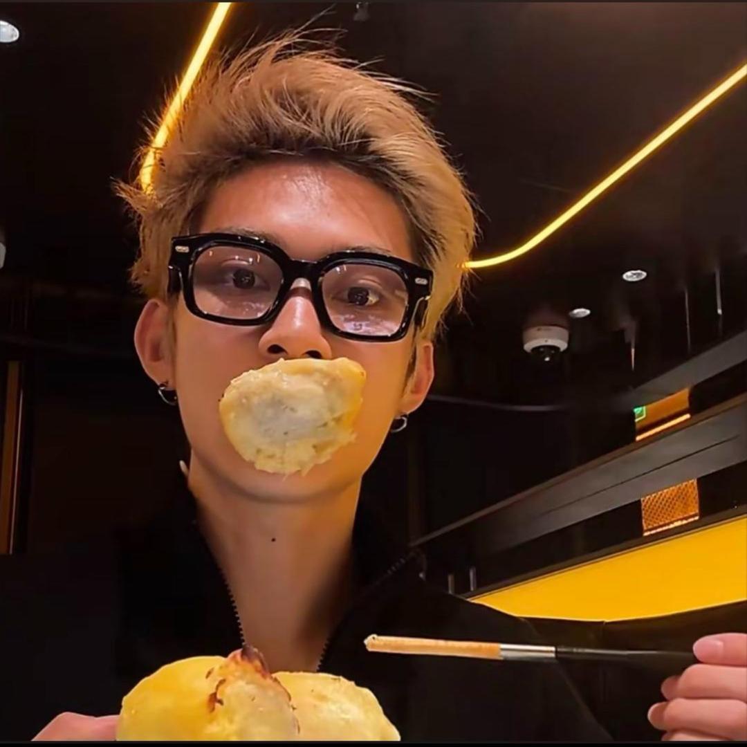 尤白