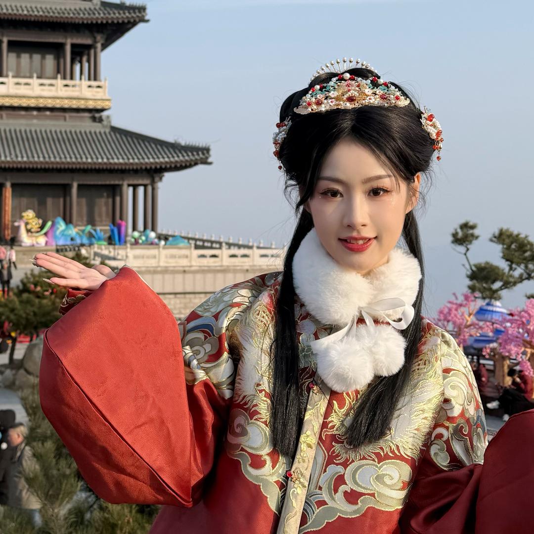 周舟逛山东