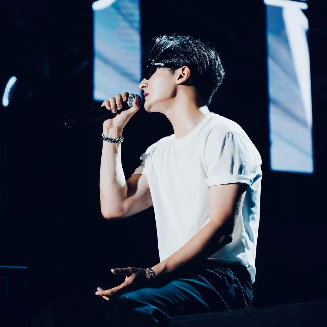 蓉城宠儿游四方