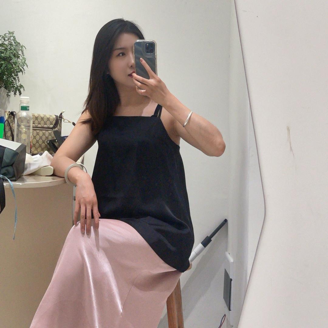 🍃 香港街九九女装   晓晴