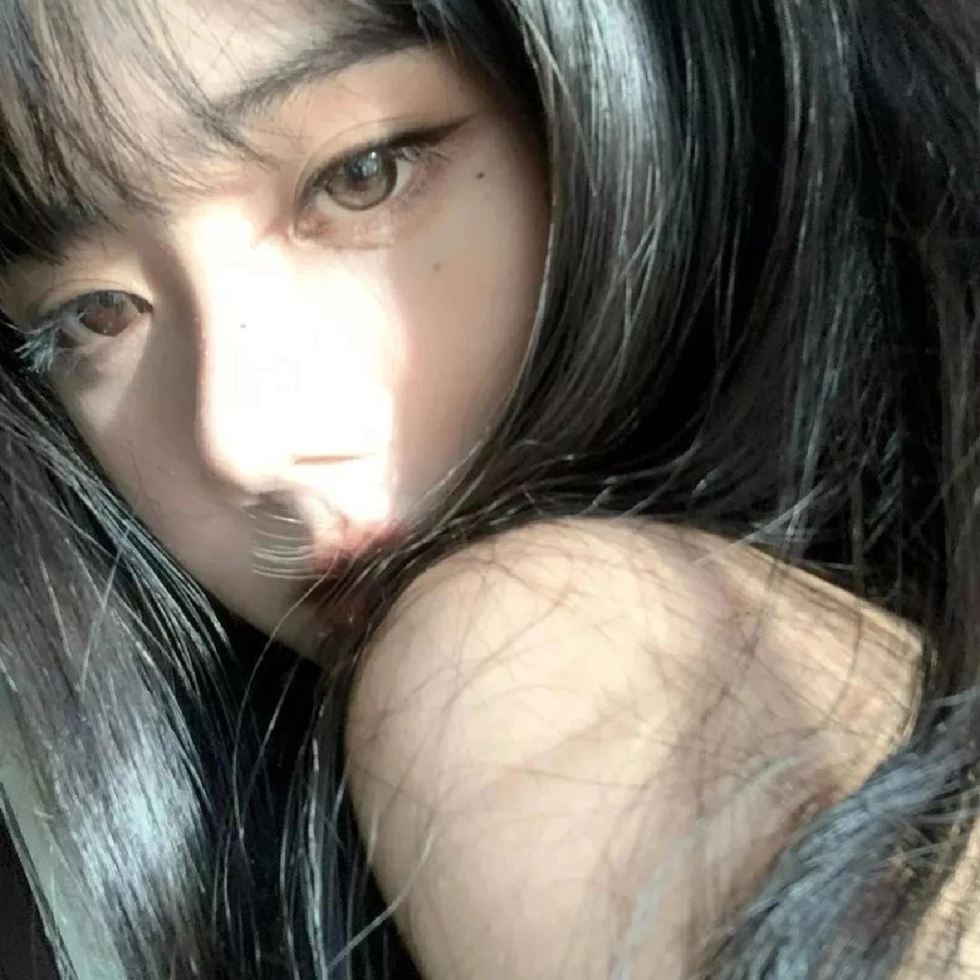 仟曦爱臭美